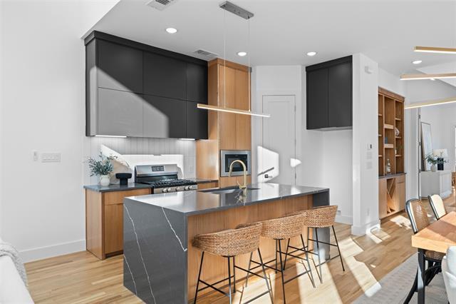 Building Photo - 2315 S Vernon Ave