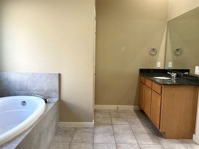 Building Photo - 4338 Center St