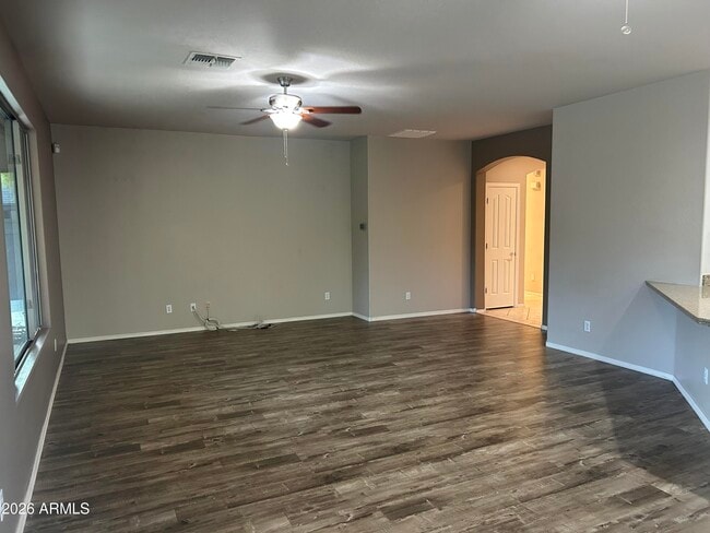 Building Photo - 2111 E Yellowstone Pl