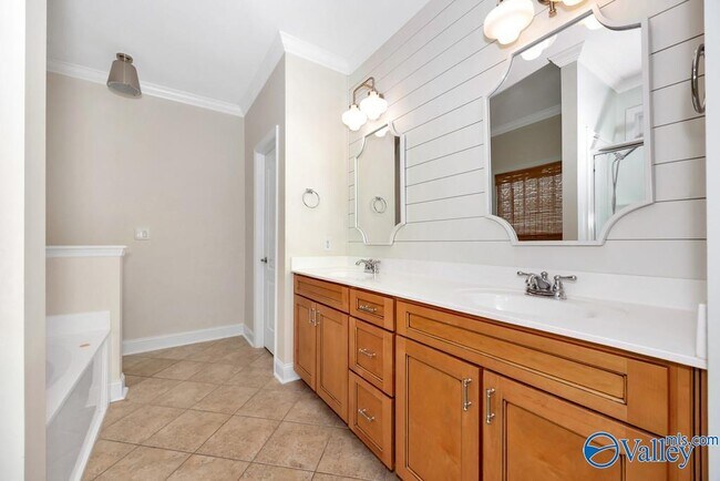 Building Photo - 4706 Old Maple Ct