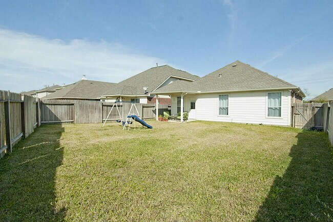 Building Photo - 6450 Applewood Forest Dr