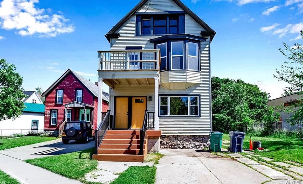 Primary Photo - 484 W Utica St