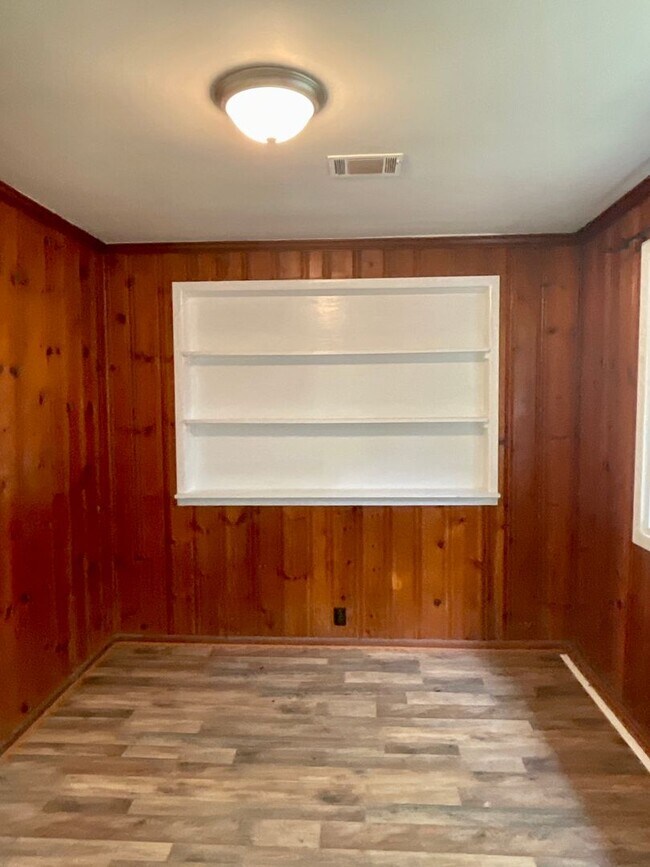 Building Photo - Updated home in Augusta