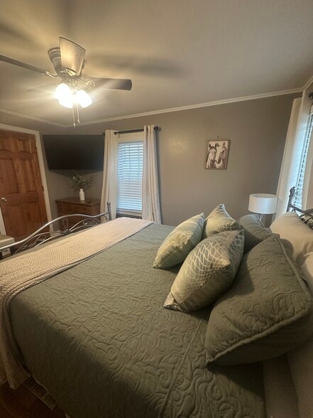 Bedroom 2, queen size bed - 175 Lake Ave