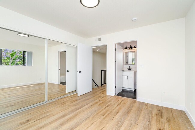 Building Photo - 2500 Abbot Kinney Blvd