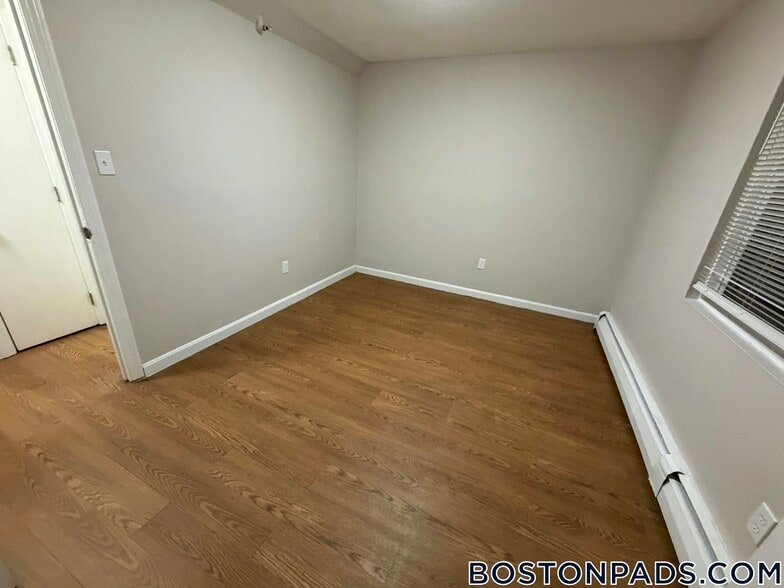 Building Photo - 18 Belmont St