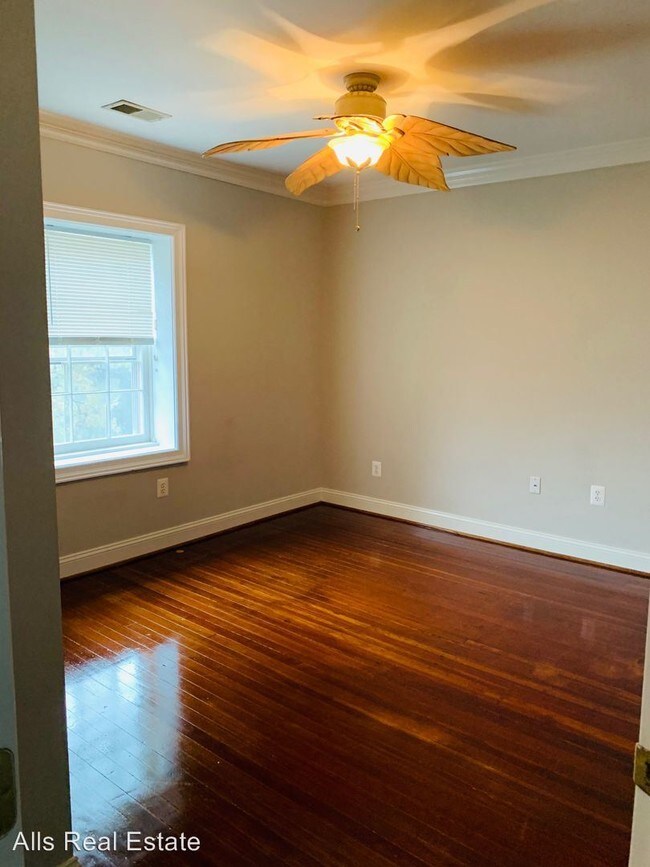 Building Photo - 194 E Lee St