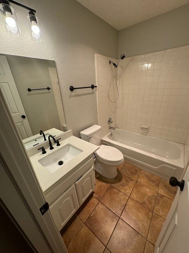 Building Photo - 3009 S Dogwood Pl