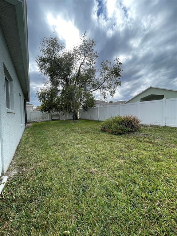 Building Photo - 4939 Woodmere Rd