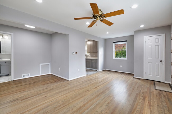 Primary Photo - 302 Taylor Ave