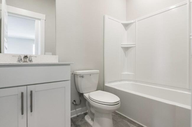 Downstairs bathroom - 3116 Lamond Dr