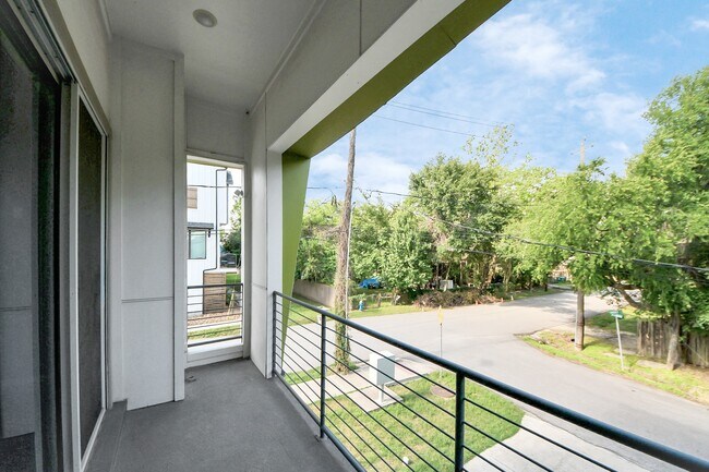 Building Photo - 2302 Johnson St