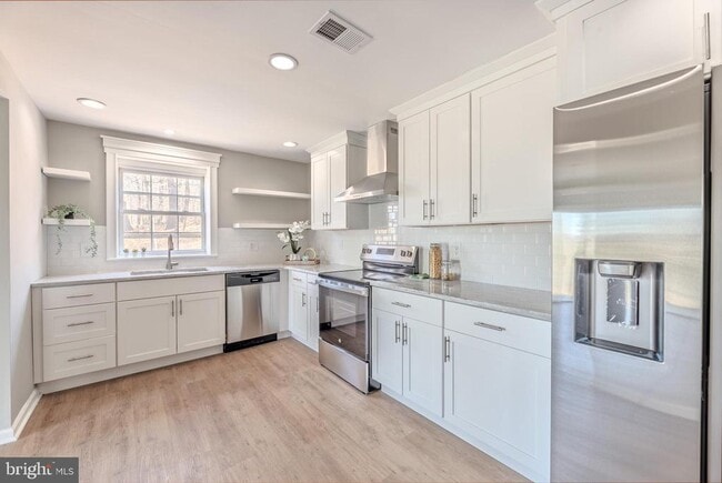 Building Photo - 422 Spackmans Ln