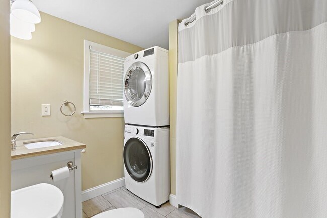 Building Photo - 181 Green St