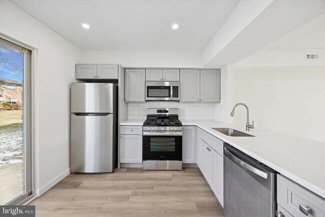 Building Photo - 507 Bradley Ct