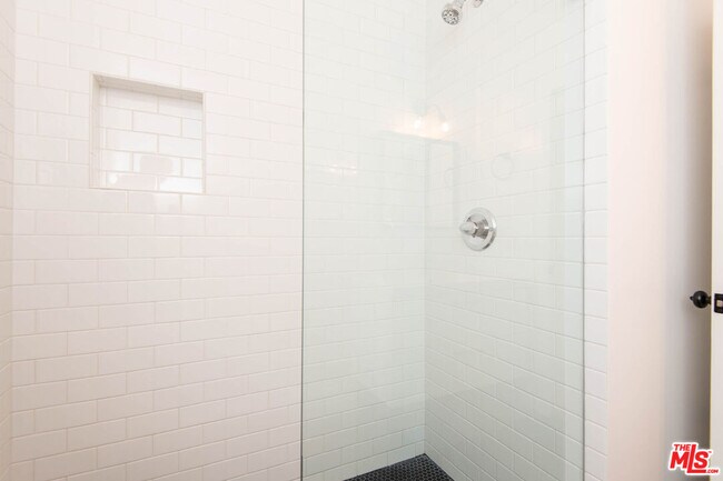 Building Photo - 5935 Chula Vista Way