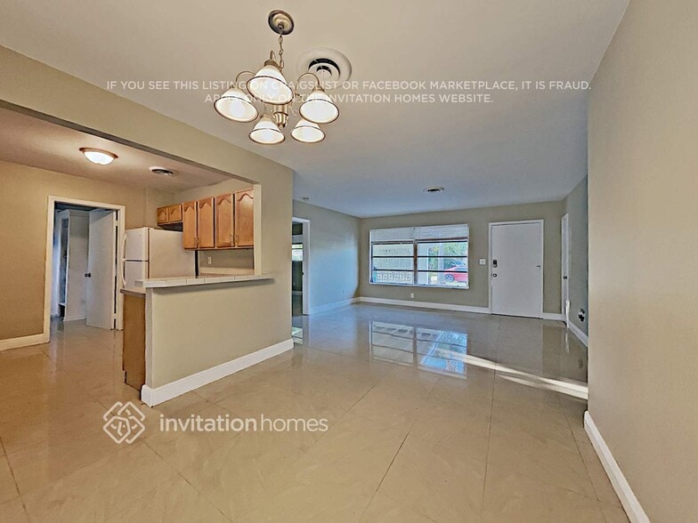 Building Photo - 5560 SW 7th Ct