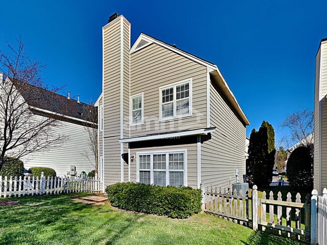 Building Photo - 5017 Village Lawn Dr