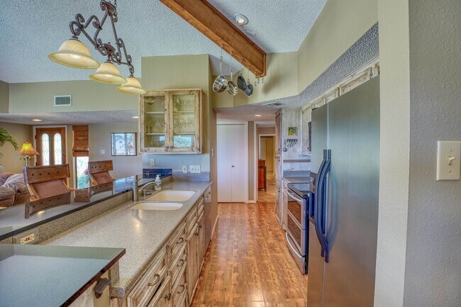 Building Photo - 1406 Broken Hills Dr