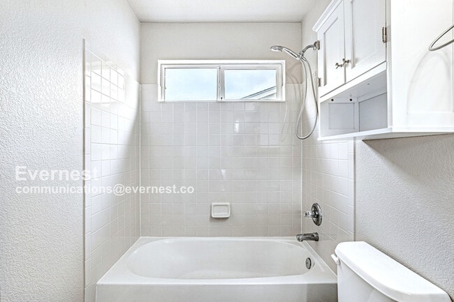 Building Photo - 13087 Race Ct