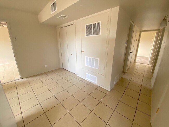 Building Photo - Northeast El Paso 4bed/2bath