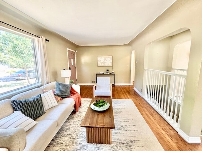 Building Photo - FREE AUGUST RENT!! - Sweet Bungalow in Par...