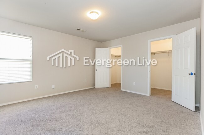 Building Photo - 12 Spg Rdg Ln