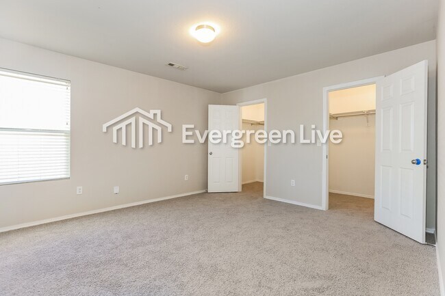 Building Photo - 12 Spring Ridge Lane