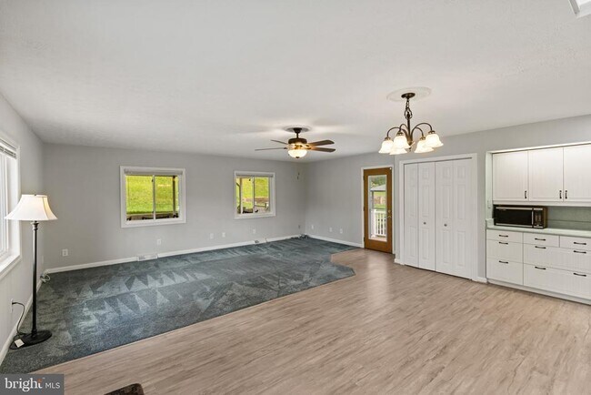 Building Photo - 8006 Woodhaven Ct