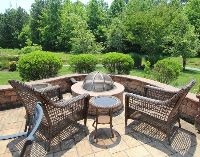 Building Photo - Beautiful Furnished Home Close to Bethany ...