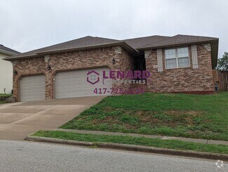 Building Photo - Spacious 3 Bedroom Home Ready for Move In!