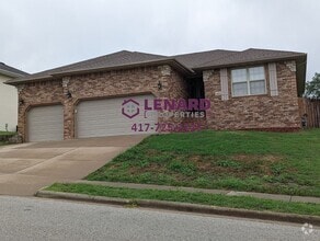 Building Photo - Spacious 3 Bedroom Home Ready for Move In!