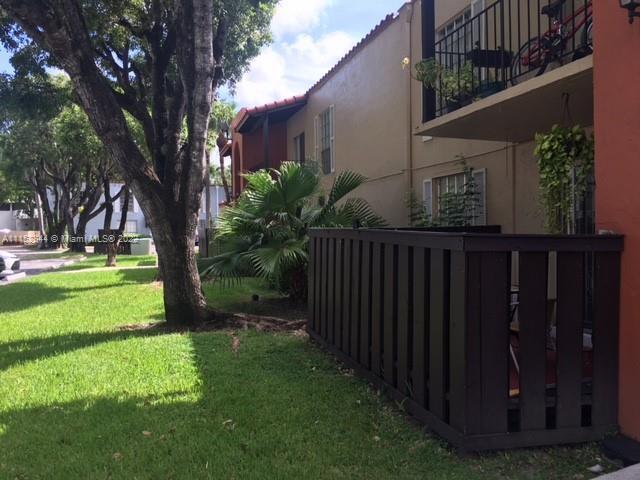 Building Photo - 10738 N Kendall Dr