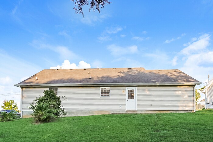 Building Photo - 1320 Lyndsey Ridge Dr