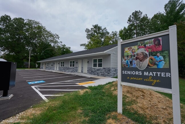 Building Photo - Newly Renovated 1-Bedroom Apartment ( 60 +)Available