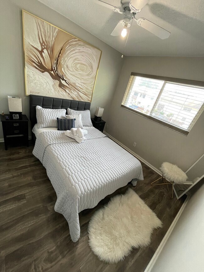 Building Photo - 6843 NW 29th Ave