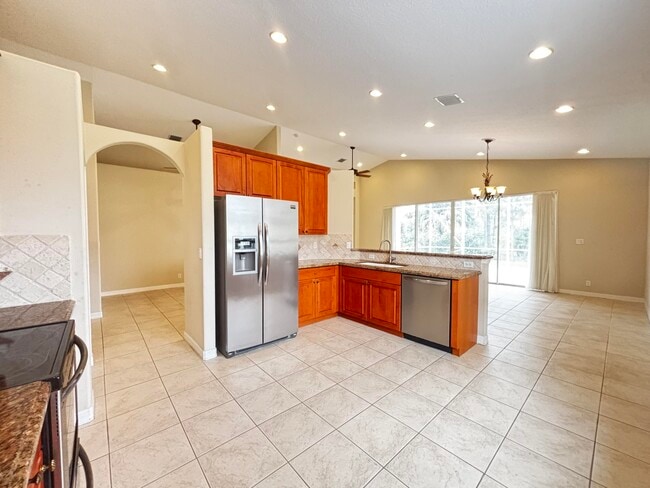 Building Photo - 2679 SE Castle Pine Pl