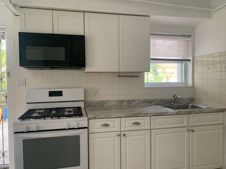 Building Photo - 3334 Kingsland Ave