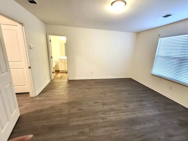 Building Photo - 306 Penn Sta Wy