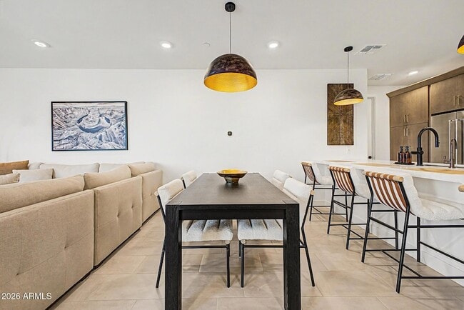 Building Photo - 2121 W Sonoran Desert Dr