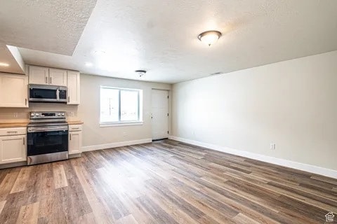 living room with kitchen - 530 W 900 S