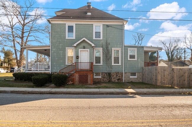 Building Photo - 5327 Wesley Ave