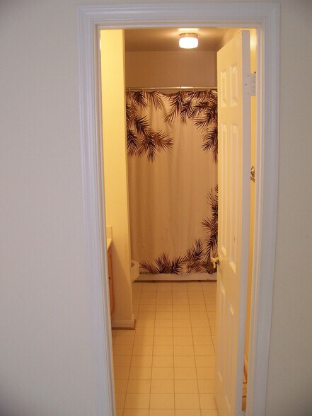 Building Photo - 14208 Greenview Dr