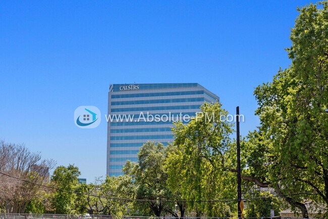 Building Photo - Amazing 2-bedroom, 1.5 bathrooms townhome,...