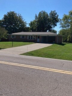 Bad pic of front of house - 7615 Barret Rd