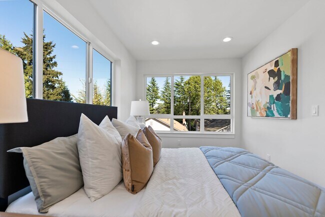 Building Photo - Modern Elegance in the Heart of Wallingford