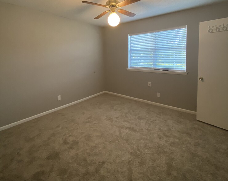 Bedroom - 1425 Mineral Springs Rd
