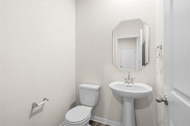 Building Photo - 520 Loriner Wy