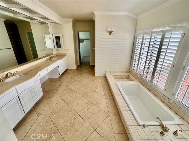 Building Photo - 12 Country Meadow Rd