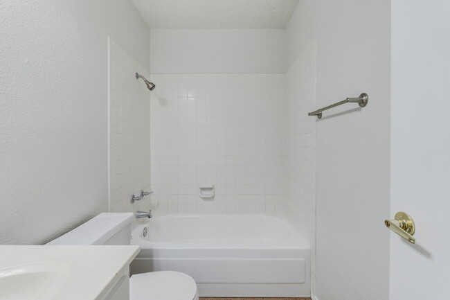 Building Photo - Cozy, Freshly Updated 3-bedroom 2-bathroom...
